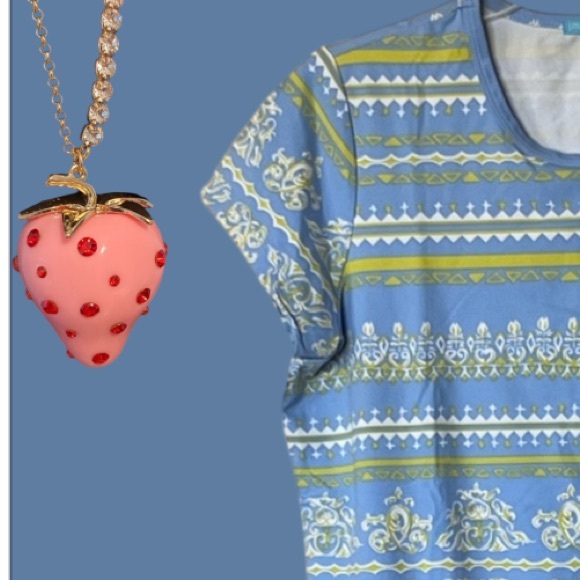 Betsey Johnson Strawberry Resin Bow Necklace Pendant - Picture 2 of 6